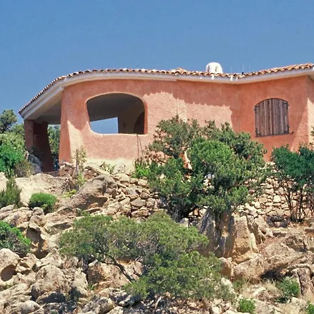 Con Vista Mare E Piscina Comune A *