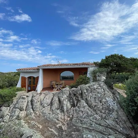 Con Vista Mare E Piscina Comune A Villa *