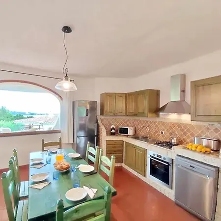 Villa Con Vista Mare E Piscina Comune A