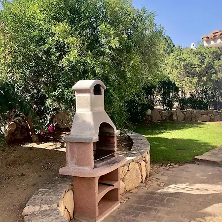 Con Vista Mare E Piscina Comune A Villa
